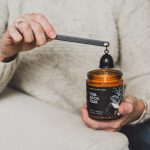 TobaccoTeak9ozSoyWaxCandleBrokenTopBrandsGeotanical021423 1